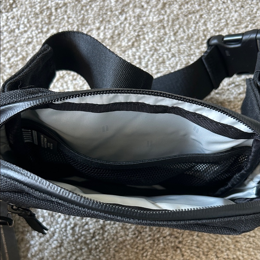 NOBULL Black Belt Bag for Men - Picture 3 of 4